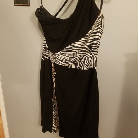 Dress - Picture 4 of 5